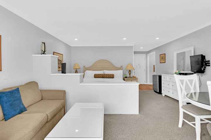 Room 45 of 184