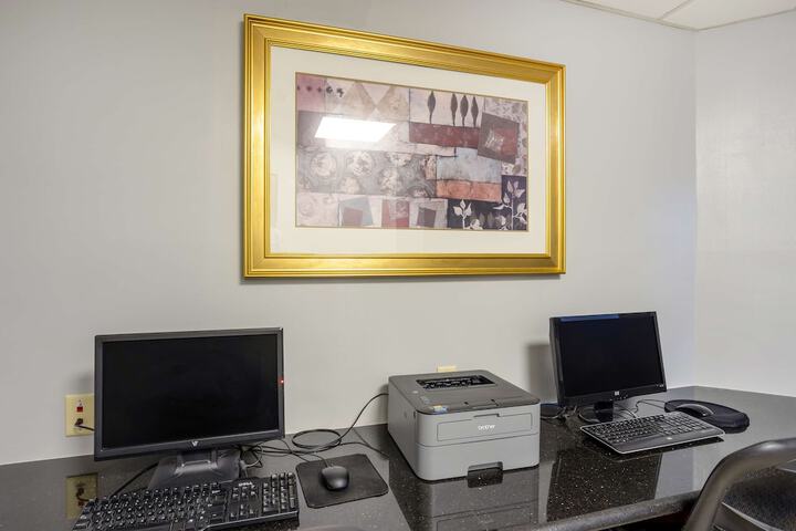 Business Center 85 of 86