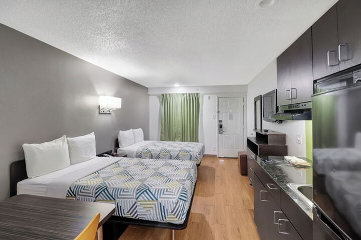 Room 33 of 48