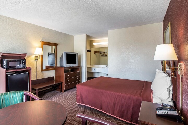 Room 9 of 23