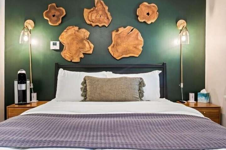 The Aurora Inn & Cottages