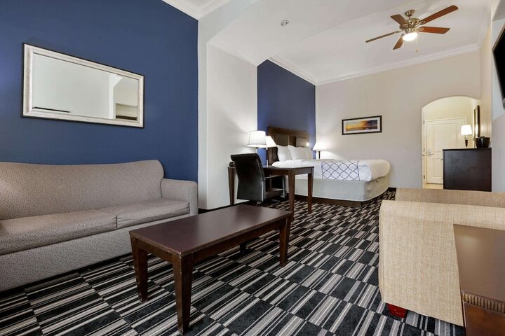 Room 13 of 32