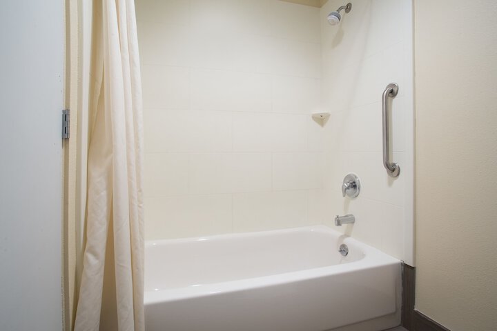 Room 13 of 40