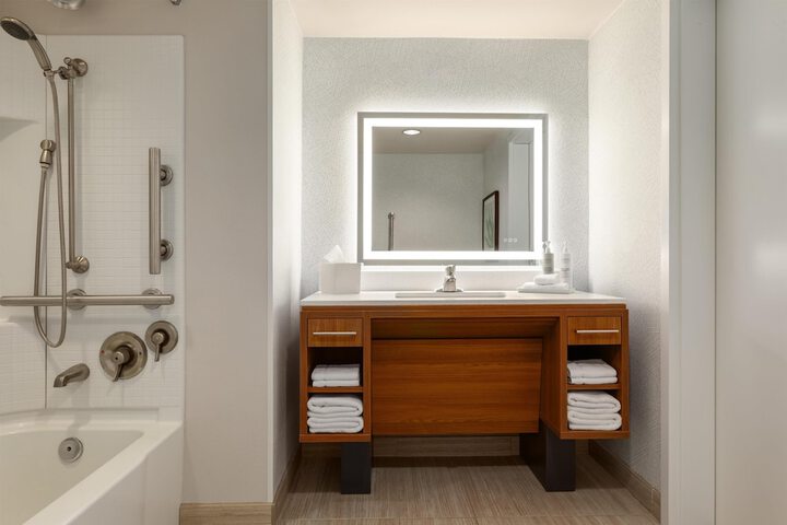Home2 Suites by Hilton Farmington / Bloomfield