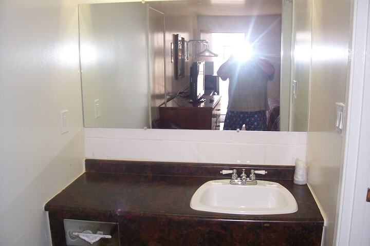 Room 6 of 12