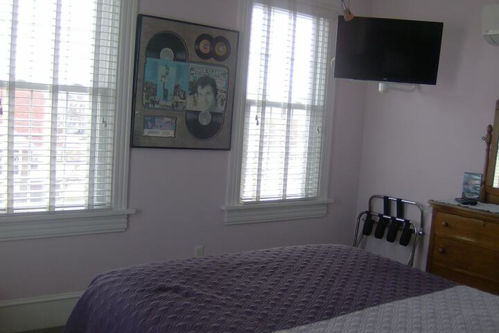 Room 12 of 77