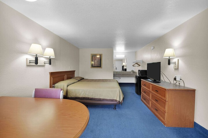 Room 7 of 16
