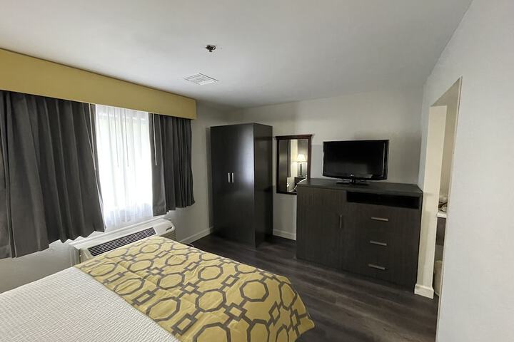 Room 14 of 36