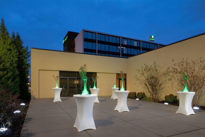 Holiday Inn Hotel & Suites Charleston West by IHG