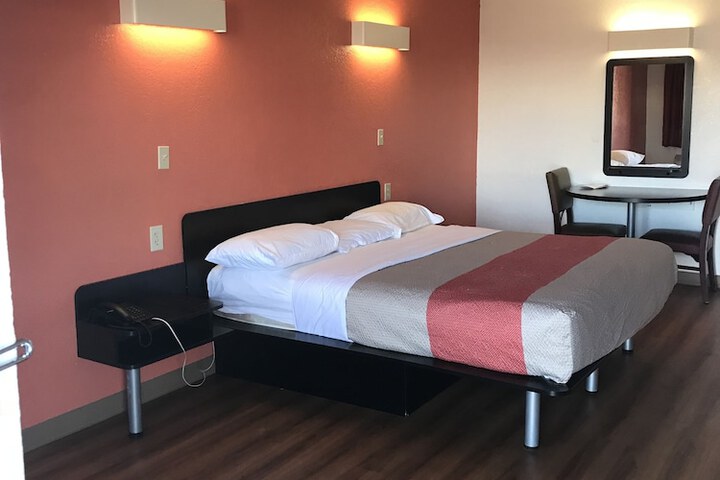 Room 11 of 39