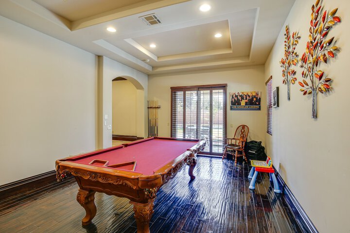 Spacious Fullerton Villa w / Private Pool & Hot Tub
