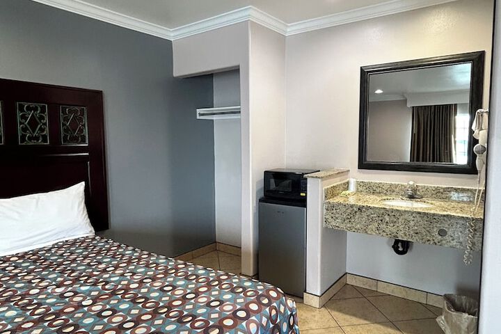 Room 15 of 16