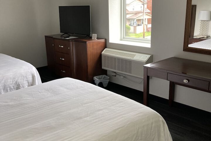 Room 11 of 18