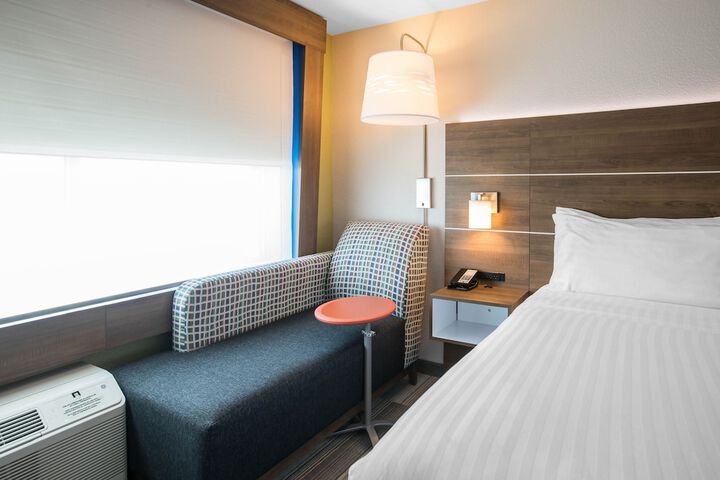 Holiday Inn Express & Suites Ludington by IHG