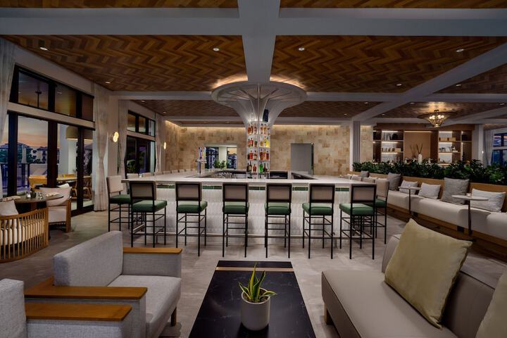 Lounge 65 of 70