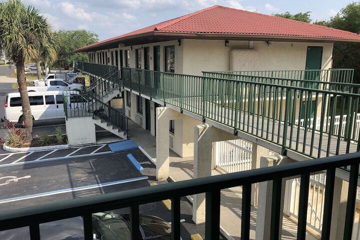 Riviera Motel