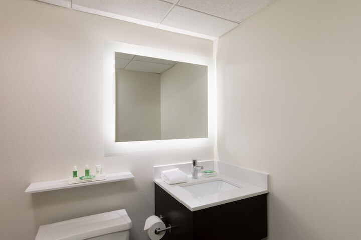 Room 17 of 34