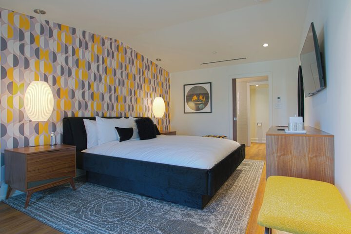 Room 17 of 28