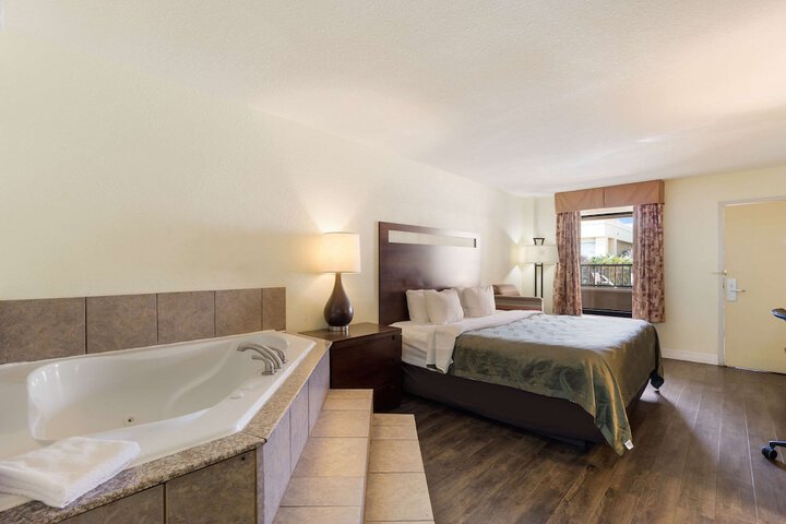 Quality Inn & Suites Conference Center Statesboro Historic District