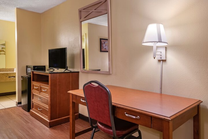 Room 12 of 33