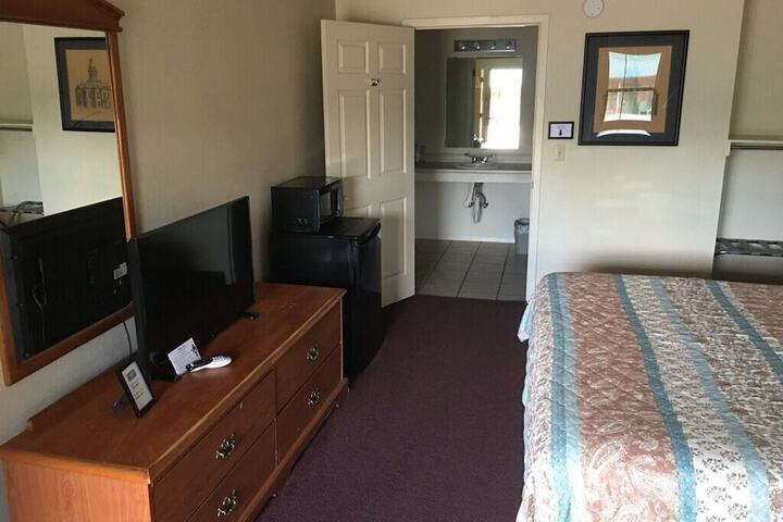 Whispering Creek Lodging & RV Resort