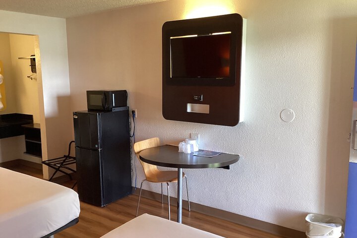 Room 12 of 33