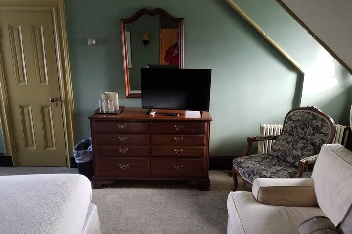 Room 54 of 100