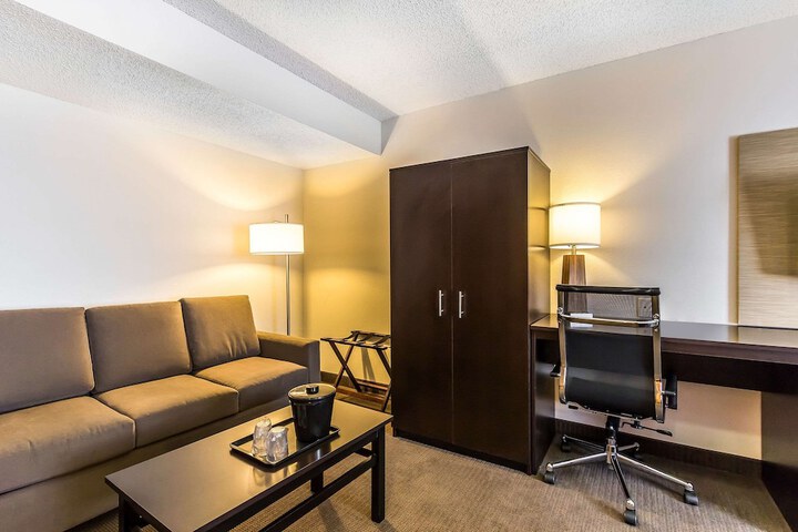 Room 48 of 61