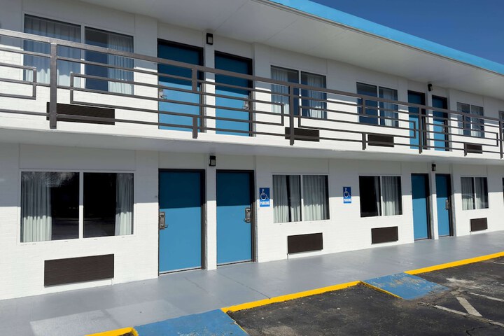 Hotel 8 of 27