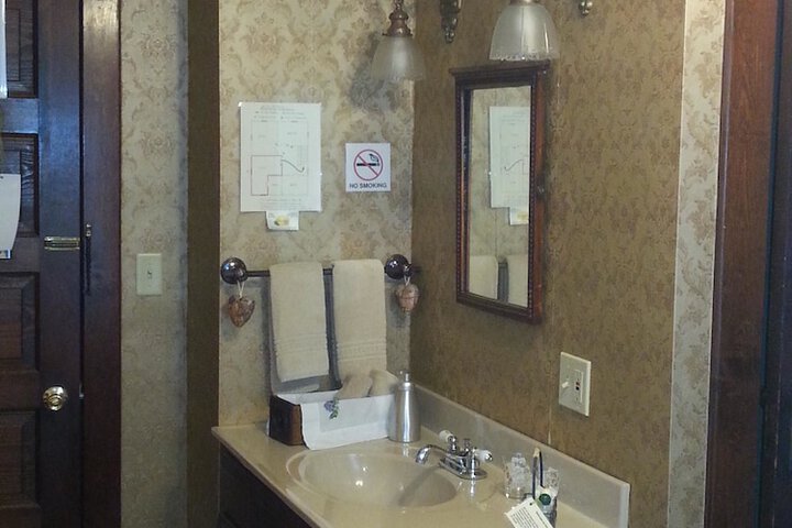 Room 19 of 28