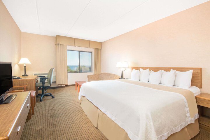 Room 12 of 23