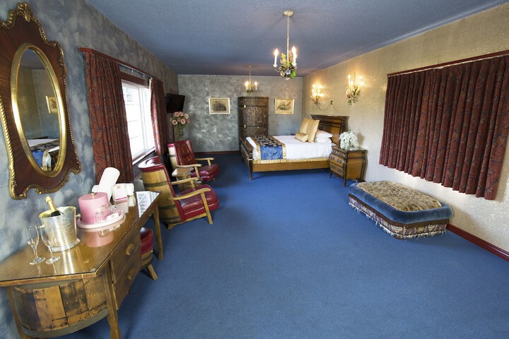 Room 90 of 461