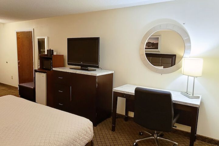 Room 28 of 39