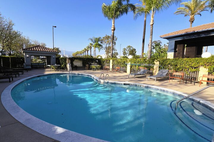 Hampton Inn & Suites Ontario