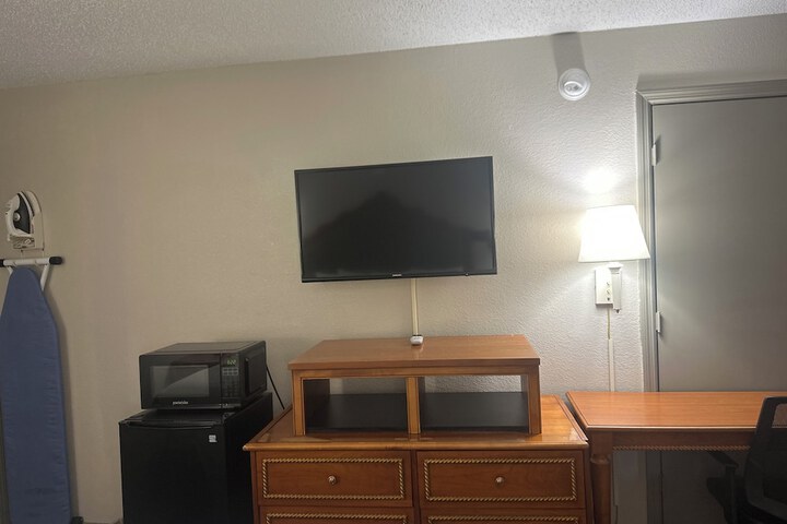 Days Inn by Wyndham Jacksonville