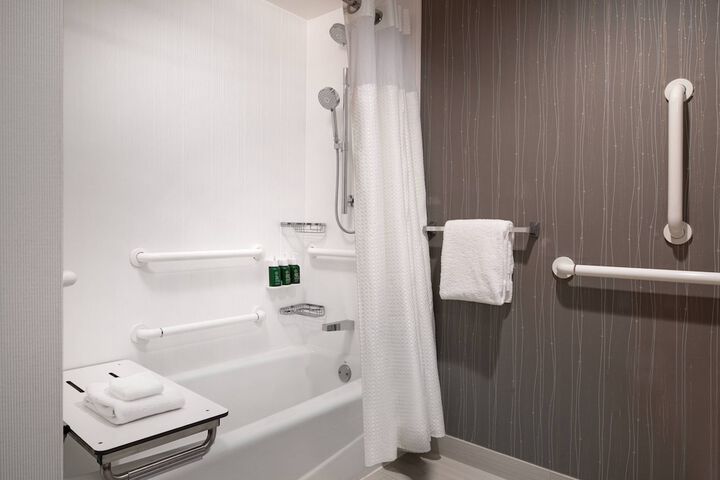 Room 14 of 32