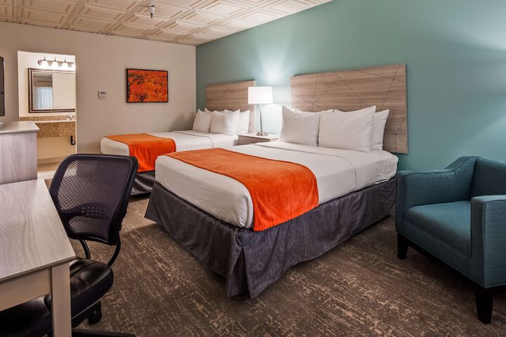 Room 8 of 33