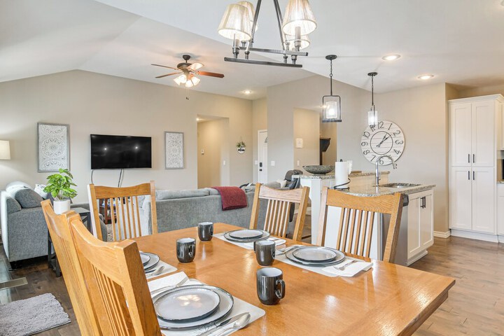 Pool Access Grill & Gazebo: Ozark Getaway!