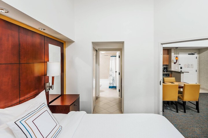 Room 16 of 30