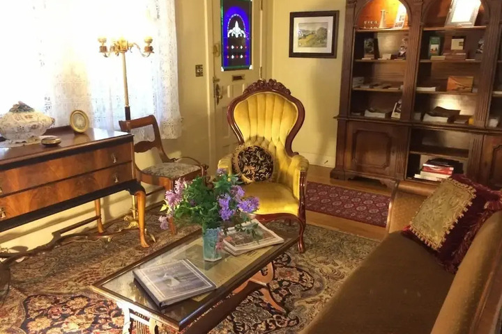 BARRETTA GARDENS INN