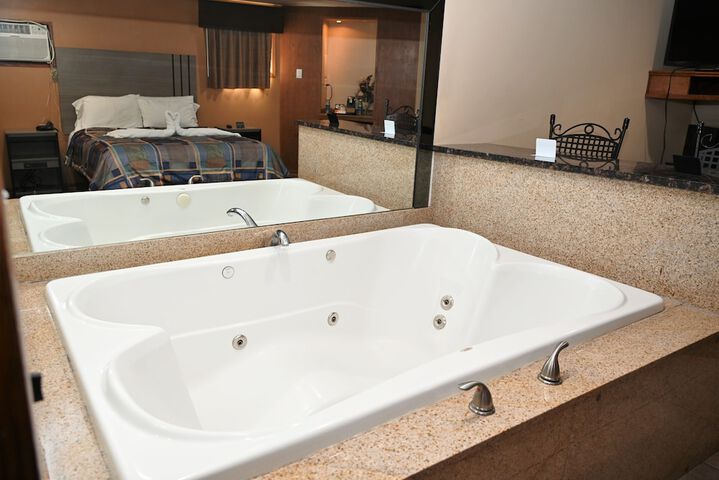 Hot Tub 34 of 34