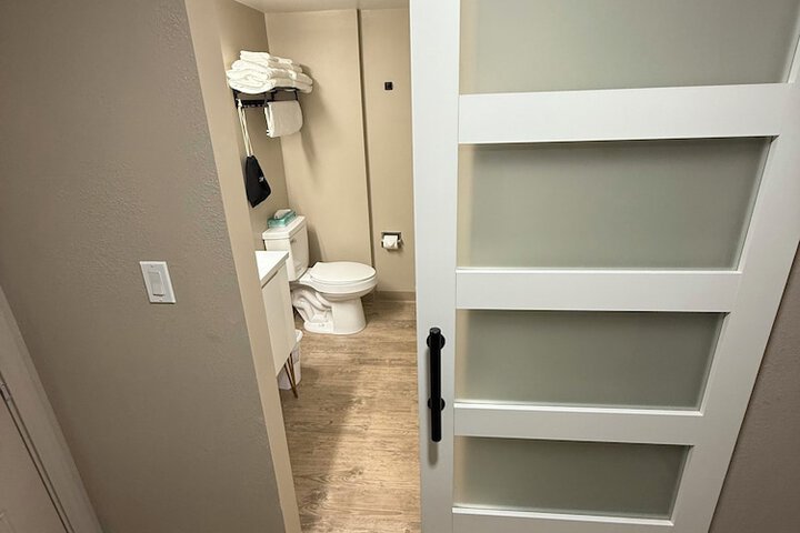 Lighthouse Inn & Suites