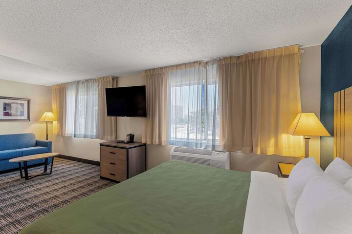 Room 16 of 40