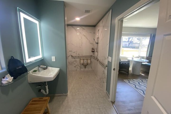 Room 32 of 47