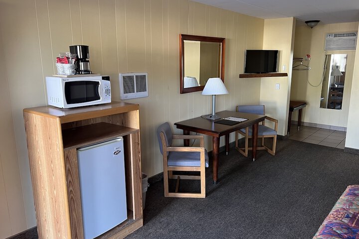 Room 200 of 443