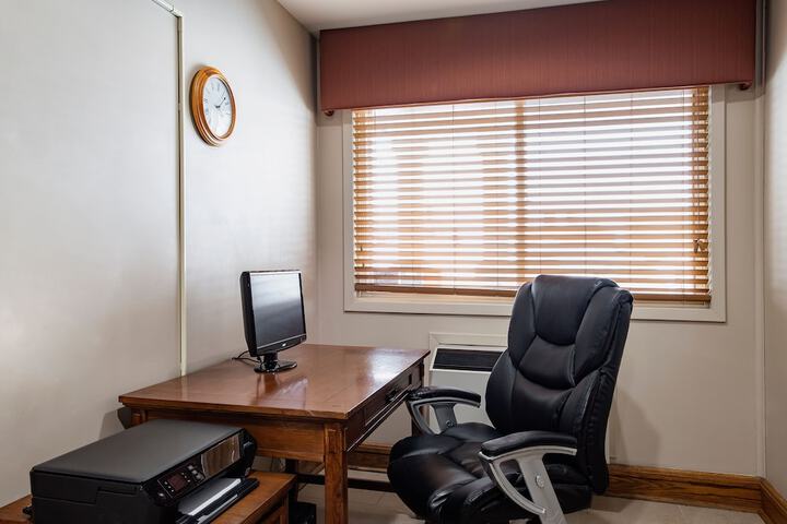 Business Center 31 of 31