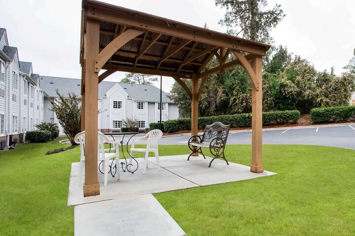 Microtel Inn & Suites by Wyndham Southern Pines / Pinehurst