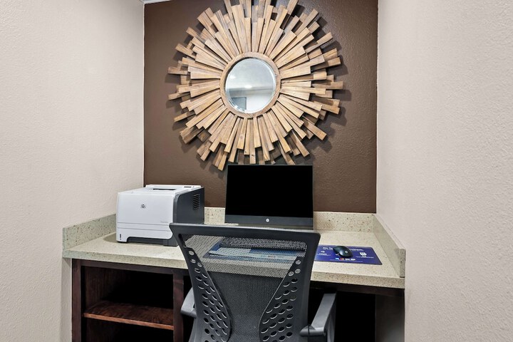 Business Center 26 of 26