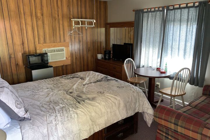 Phillips Historic Motel & Cottages