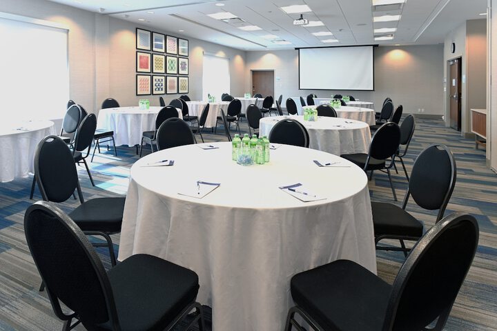 Ballroom/Hall 44 of 46
